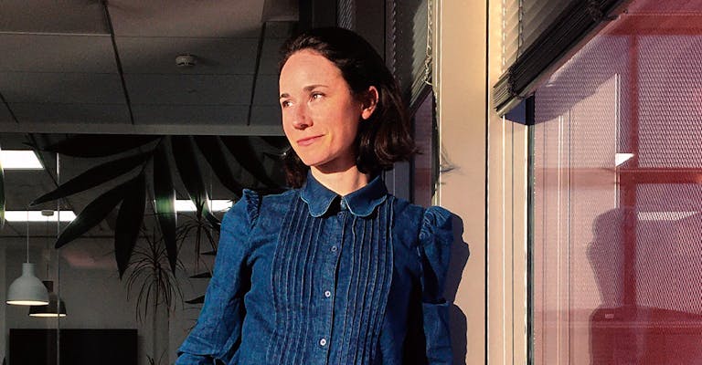 Photo portrait d'Isabelle Naudin, responsable RSE AXA France.