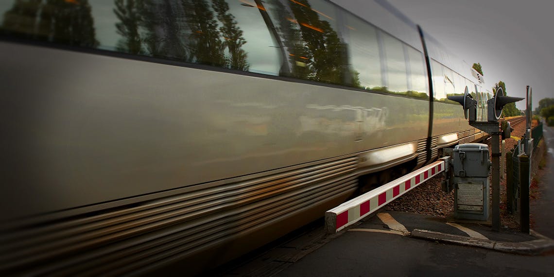 Un train peut en cacher un autre 