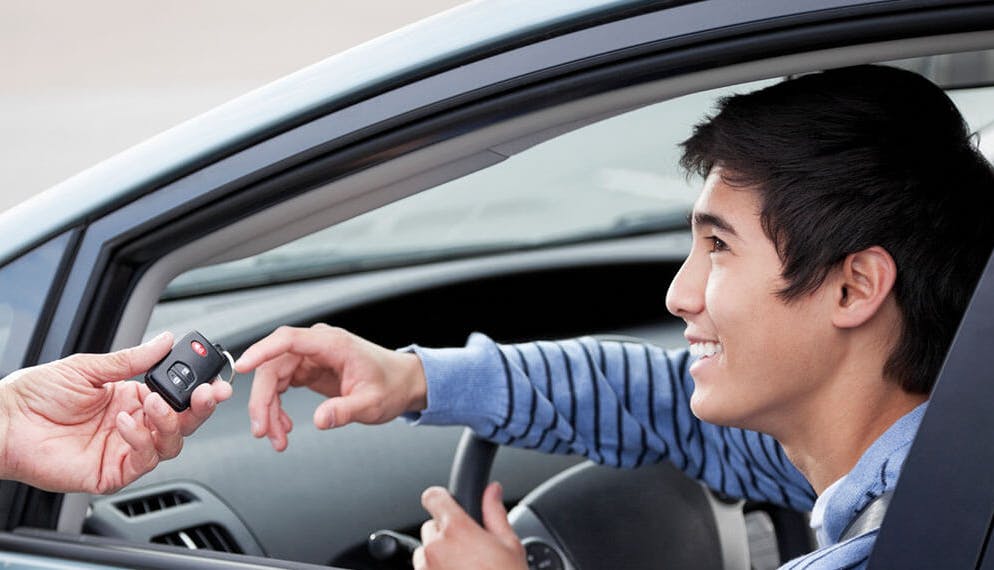 Bientôt le permis de conduire dès l'âge de 16 ans ? [vidéo]