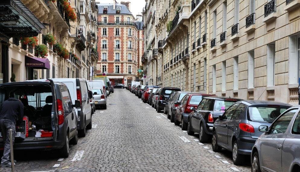 rue paris voitures stationnement