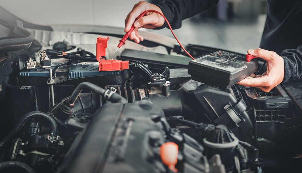 Entretien des batteries automobiles pendant le confinement