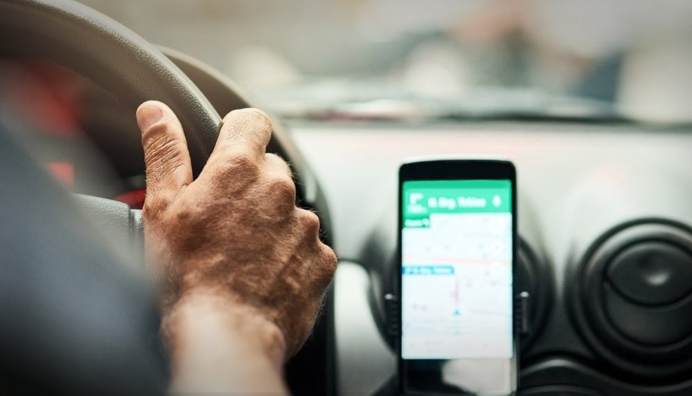 Téléphone au volant : un nouveau grand risque sur la route