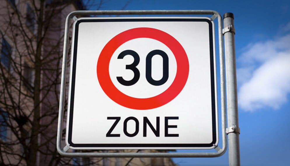 La vitesse bientôt limitée à 30 km/h partout dans Paris ?