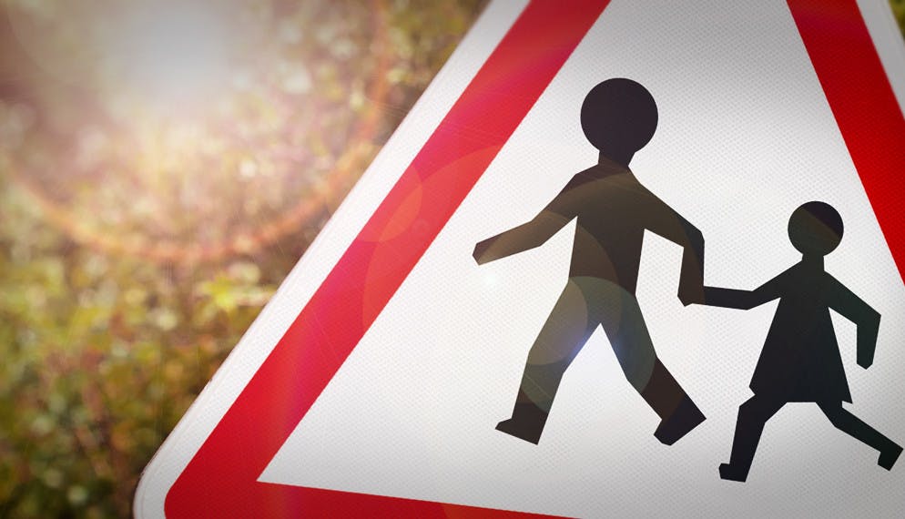 A quel âge puis-je laisser mon enfant se rendre seul à l'école ?