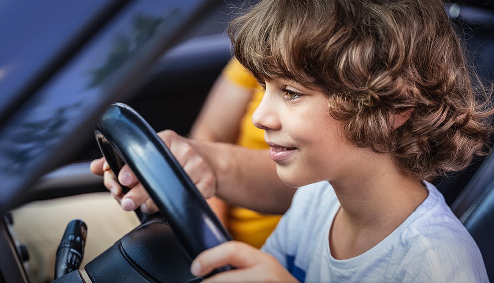 Conduire une voiture dès l’âge de 10 ans, c’est possible !
