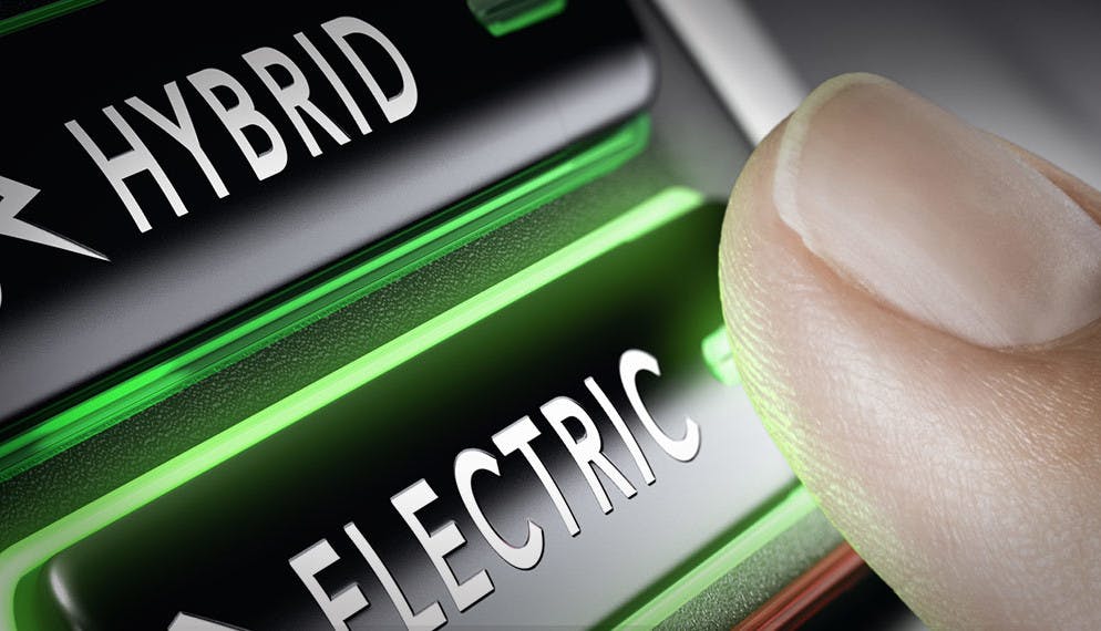 Moins utilisées en mode électrique que prévu : les voitures hybrides rechargeables consommeraient beaucoup plus de carburant qu’attendu.