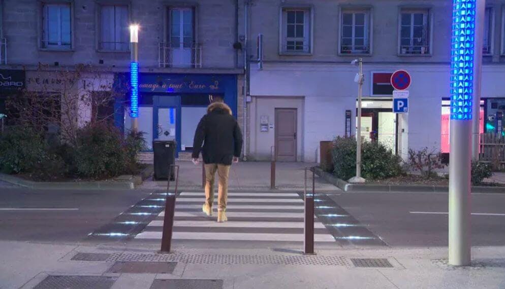 Nouveau : un premier passage piéton équipé de LED en France