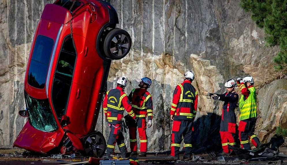 Volvo organise un crash test extrême avec ses voitures