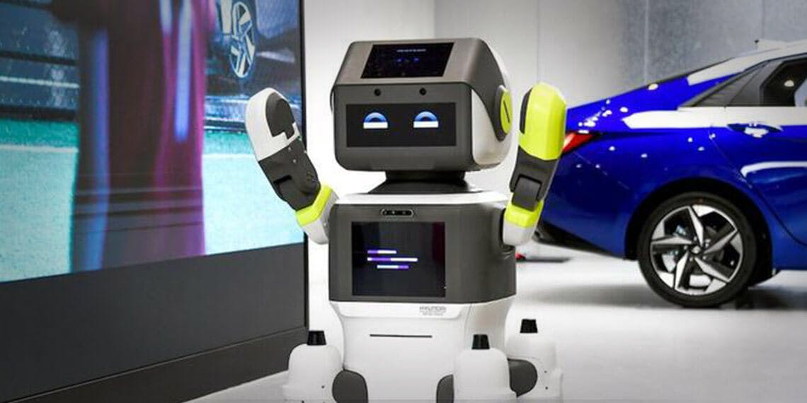 robot DAL-e dans garage Hyundai