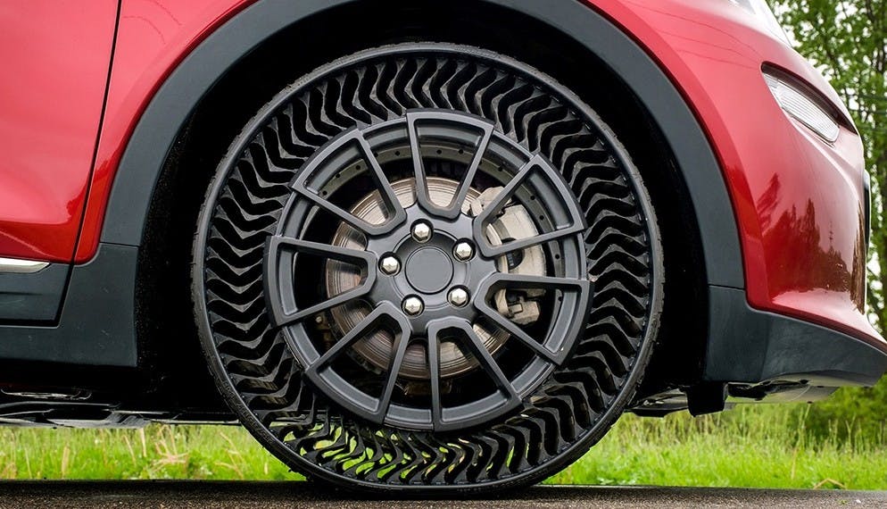 Michelin dévoile un pneu de voiture composé à 45% de matériaux biosourcés  ou recyclés