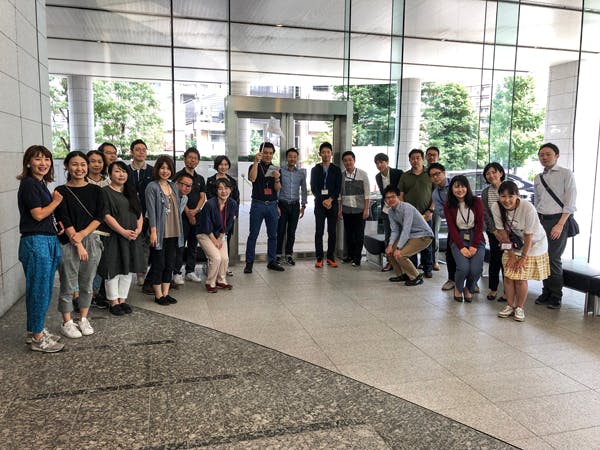 アクサ生命保険株式会社ファイナンシャルコントロール本部から23名と、社内ネットワークによるボランティアグループ“VOX”から5名の計28名で参加しました。