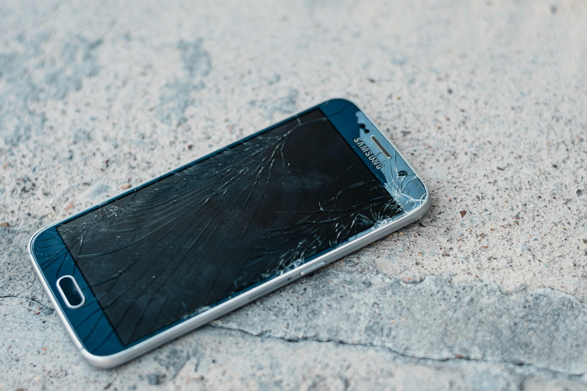 AXA Luxembourg : téléphone portable cassé