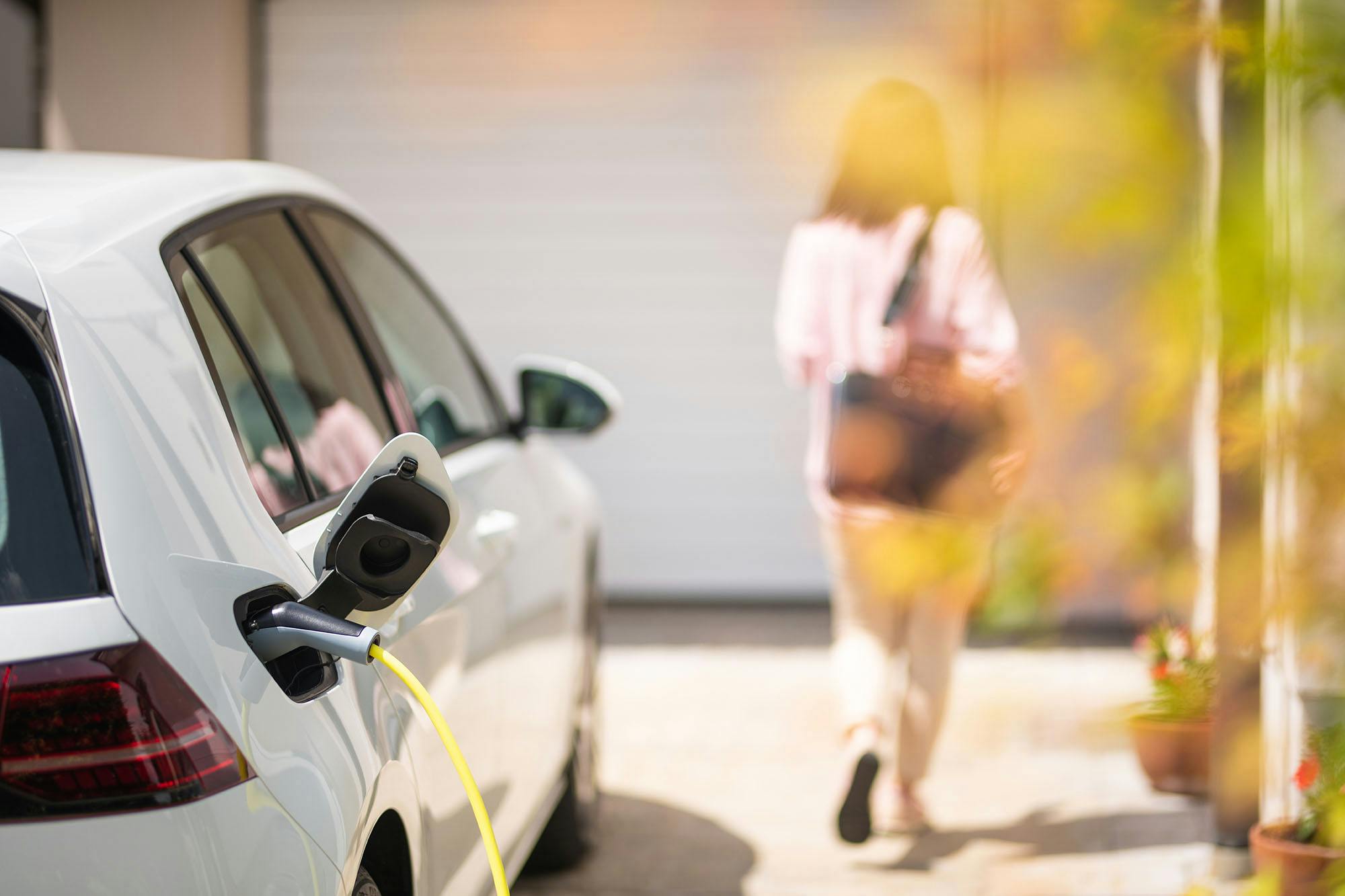 Installing an electric car charging point AXA Luxembourg Blog